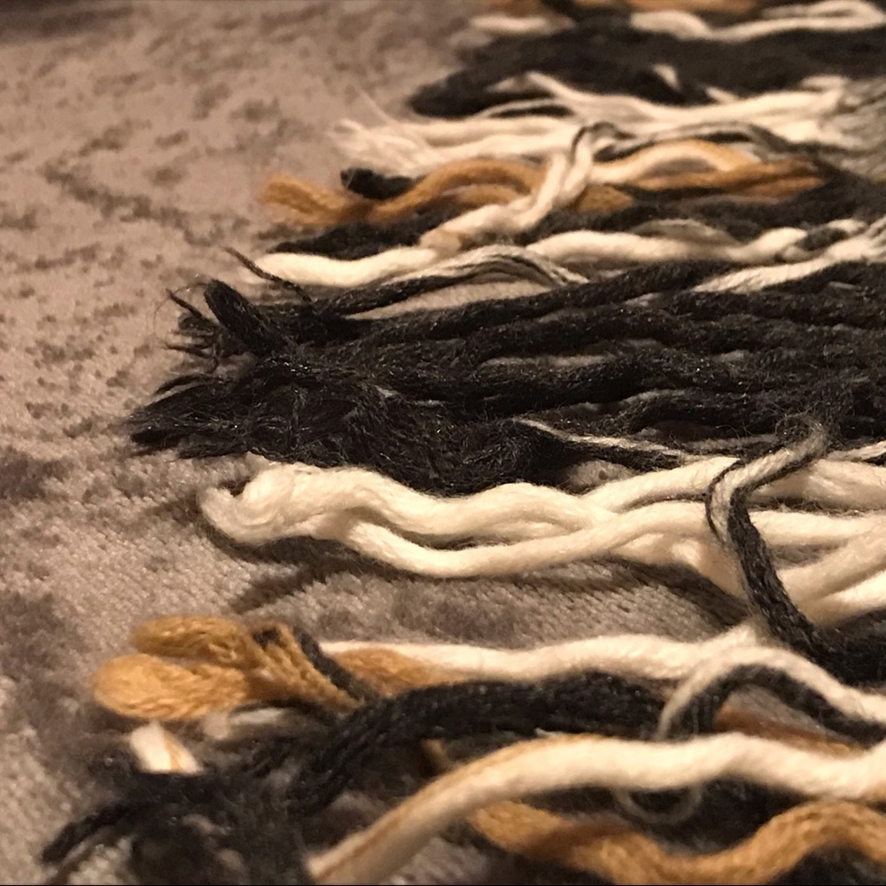 Scarf - Picture 2 of 4